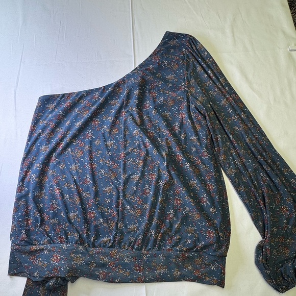 Willow Gray Asymmetrical Tie Front Blouse size medium - Picture 2 of 6